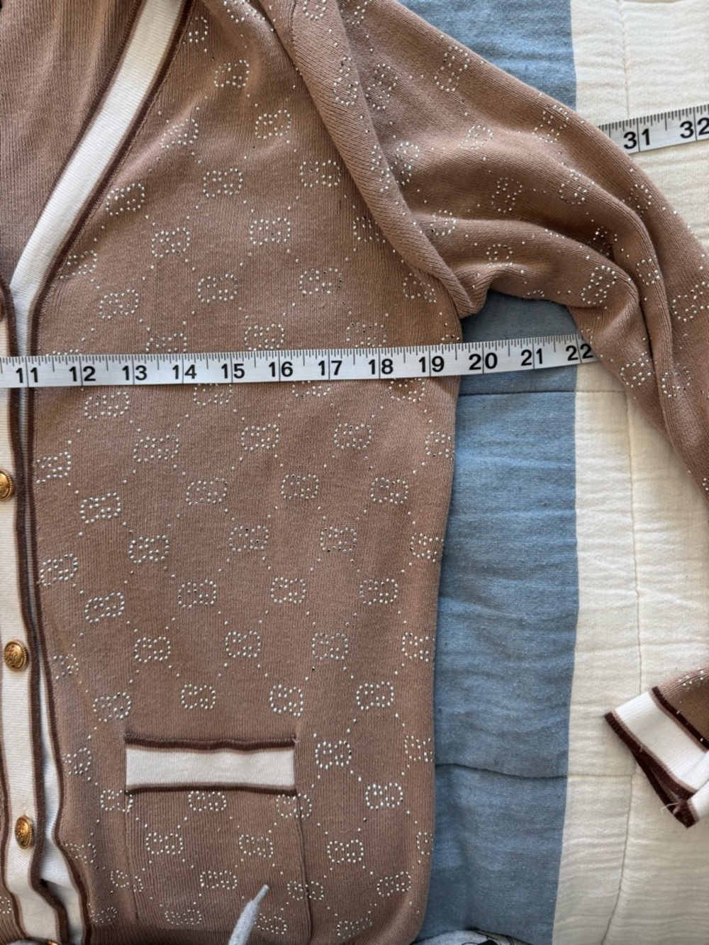 Gucci Crystals
Embroidered GG Jacquard
Cardigan in Camel. - Picture 7 of 7